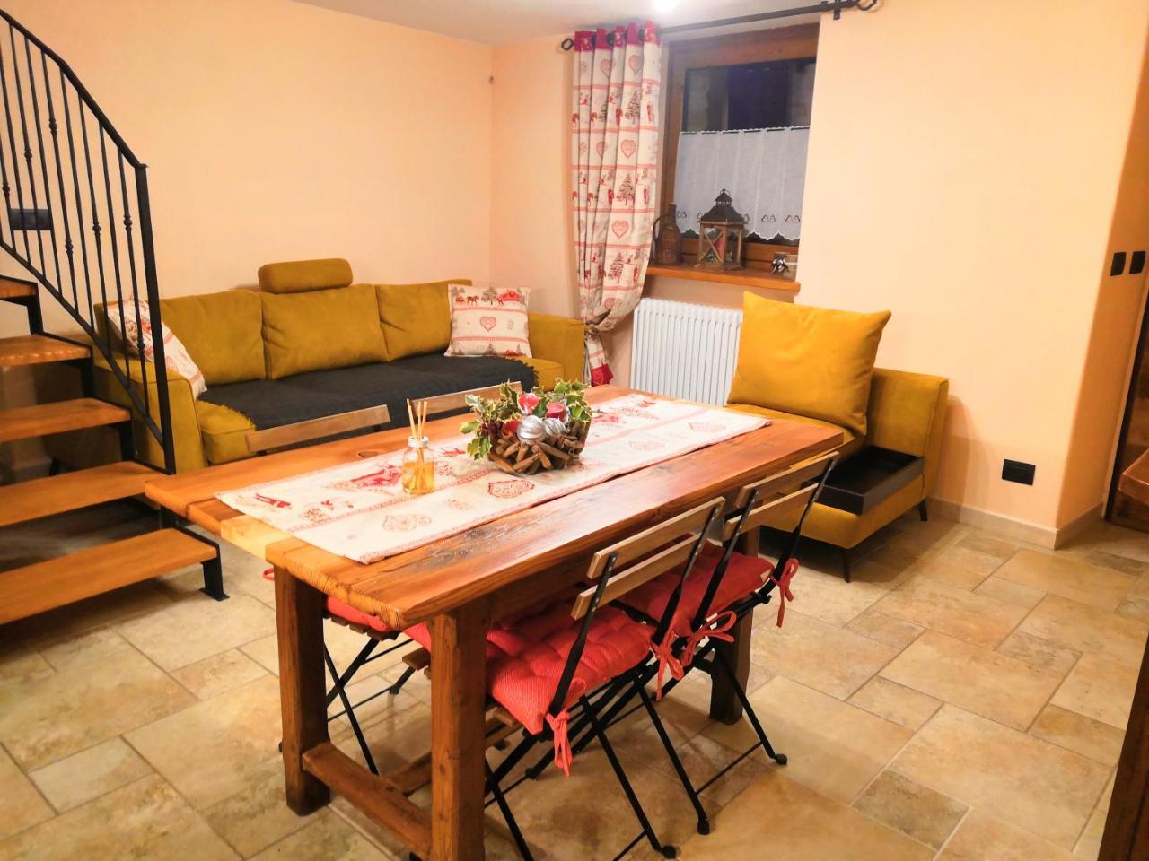 Apartamento Souvenir De Tsaneli Roisan Exterior foto