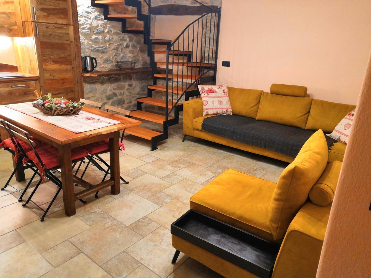 Apartamento Souvenir De Tsaneli Roisan Exterior foto